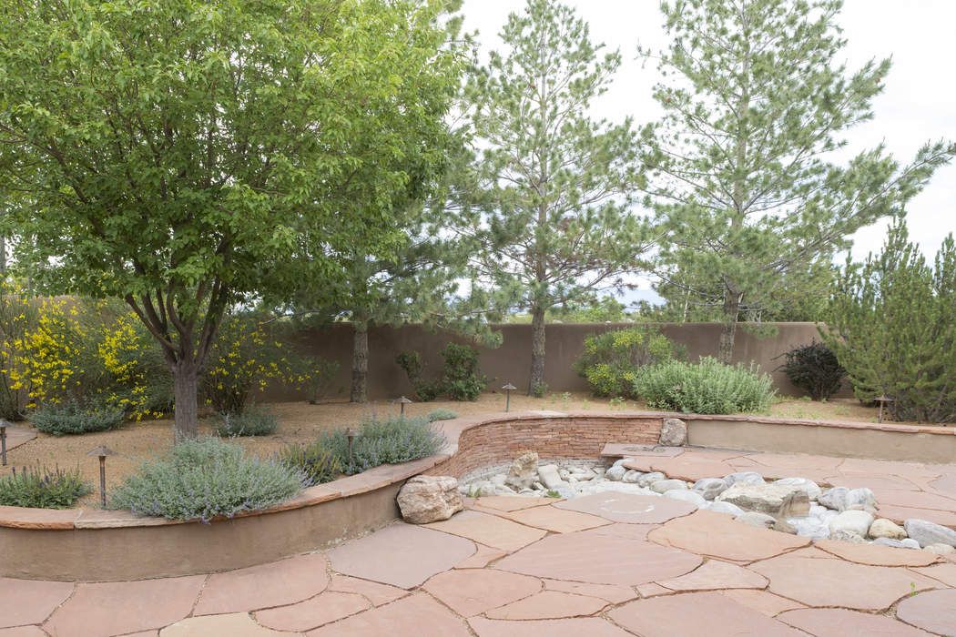 150 Paseo Aragon, Santa Fe, NM 87506 Sotheby's International Realty, Inc.