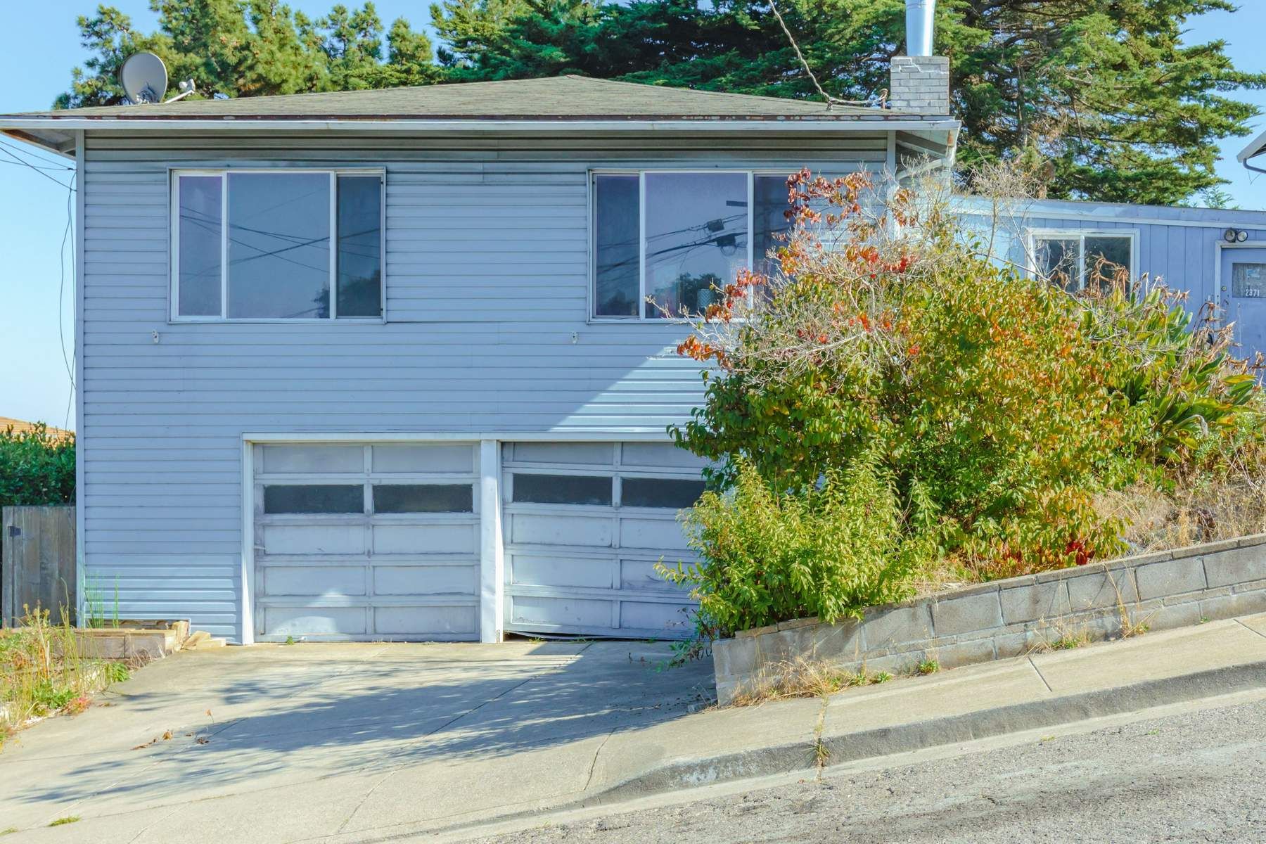 2371 Toyon Way