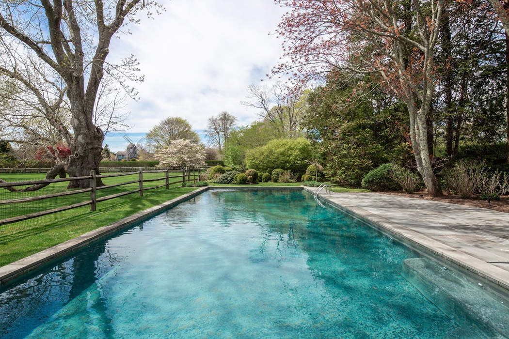5 Bedrooms, 2 Acres and Pool East Hampton, NY 11937