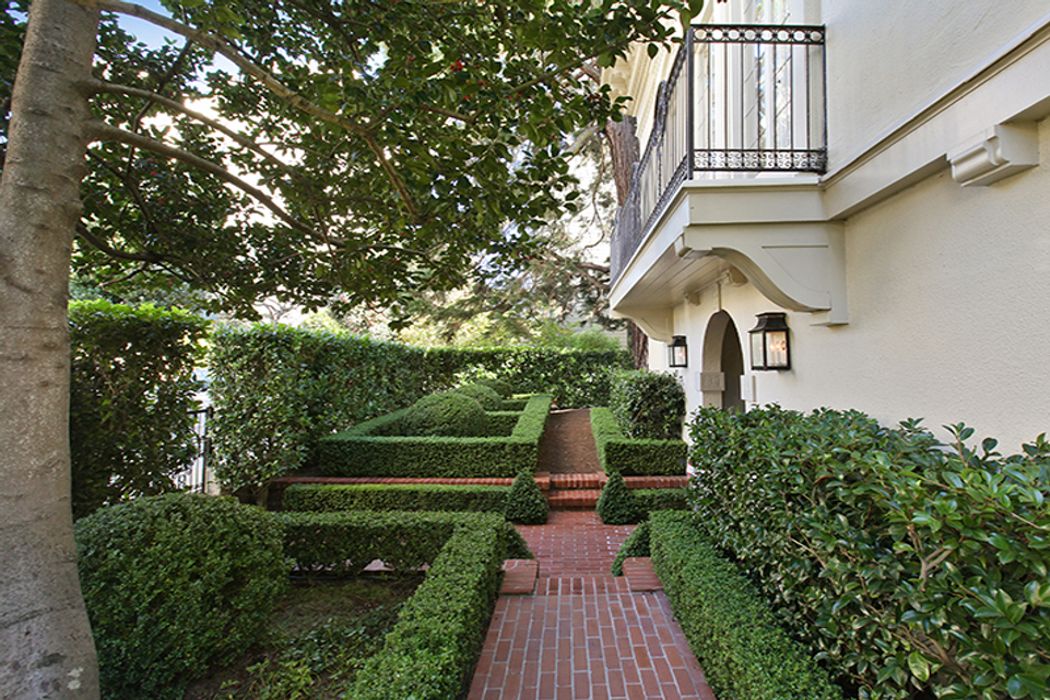 1055 Green St, San Francisco, CA 94133 Sotheby's International Realty