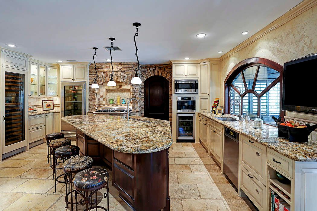 18 East Shady Lane Unit B Houston Tx 77063 Martha Turner Brochure Image 1