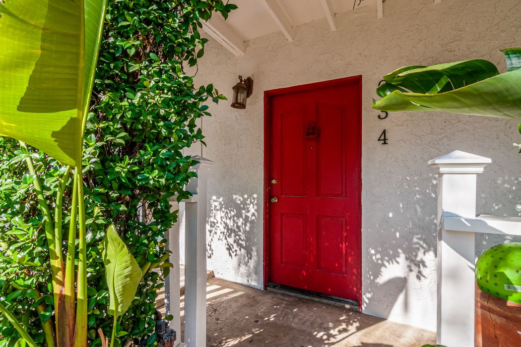 934 North Maple Street Burbank Ca 91505 Sotheby S
