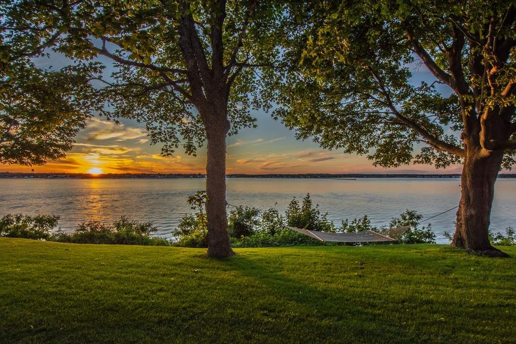 27 Shore Road, Shelter Island, NY 11965 Sotheby's International