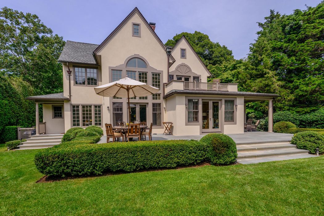 East Hampton Village East Hampton, NY 11937 Sotheby's International
