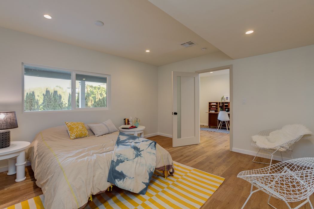 1042 Olancha Drive, Los Angeles, CA 90065 Sotheby's International Realty, Inc.