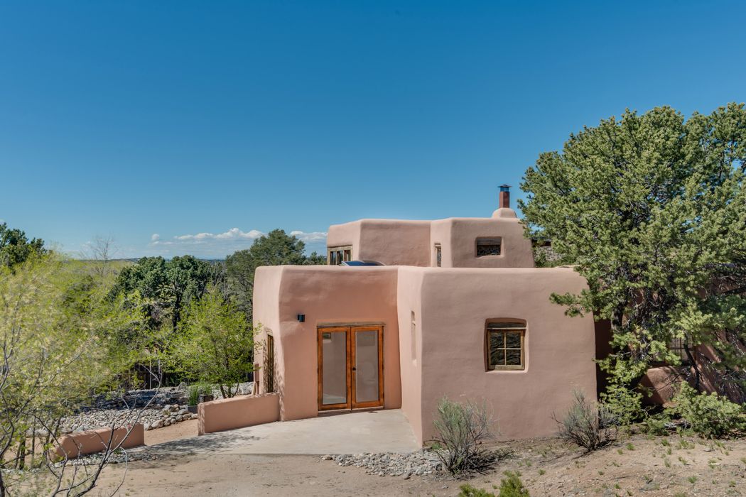 805 Apodaca Hill St, Santa Fe, NM 87501 | Sotheby's International ...