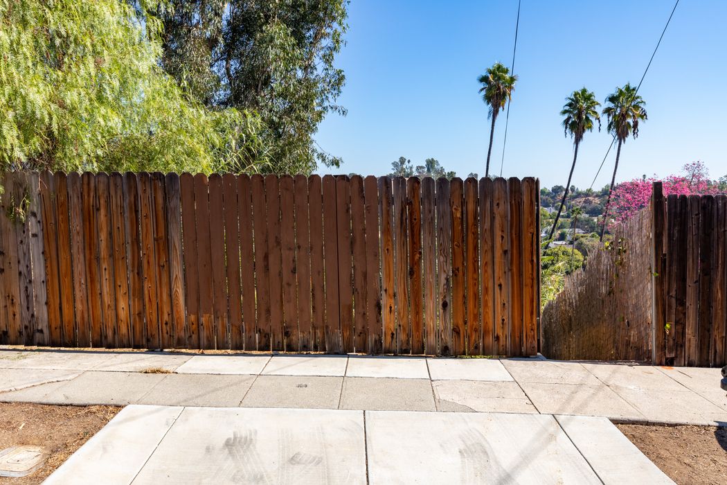 915 Palm View Drive Los Angeles, CA 90042