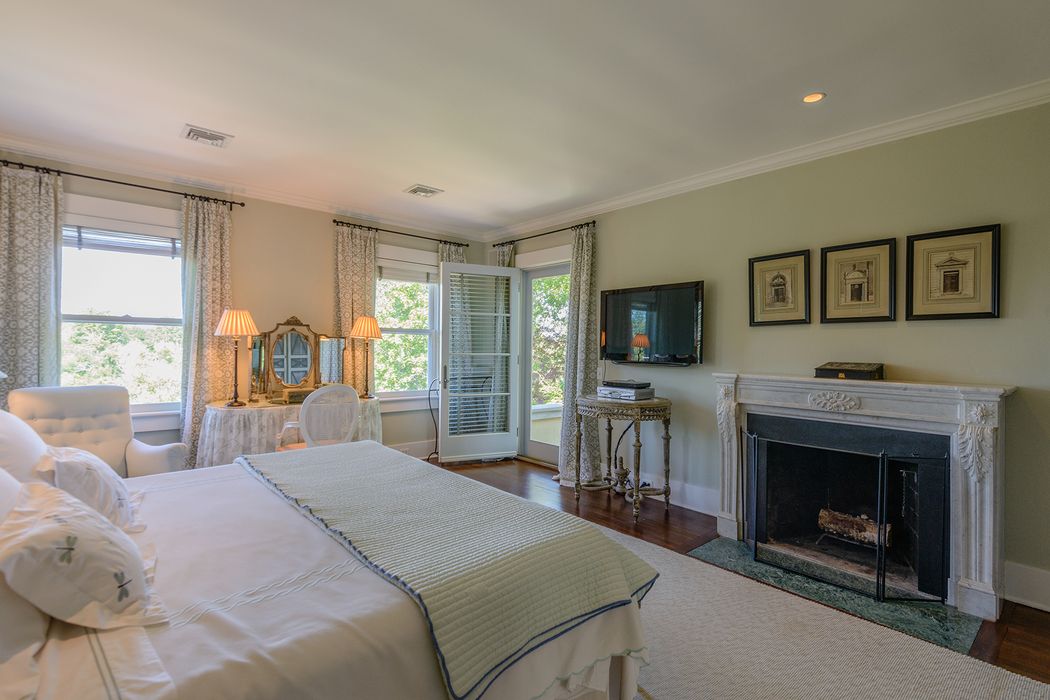 500 Flying Point Rd, Water Mill, NY 11976 Sotheby's International