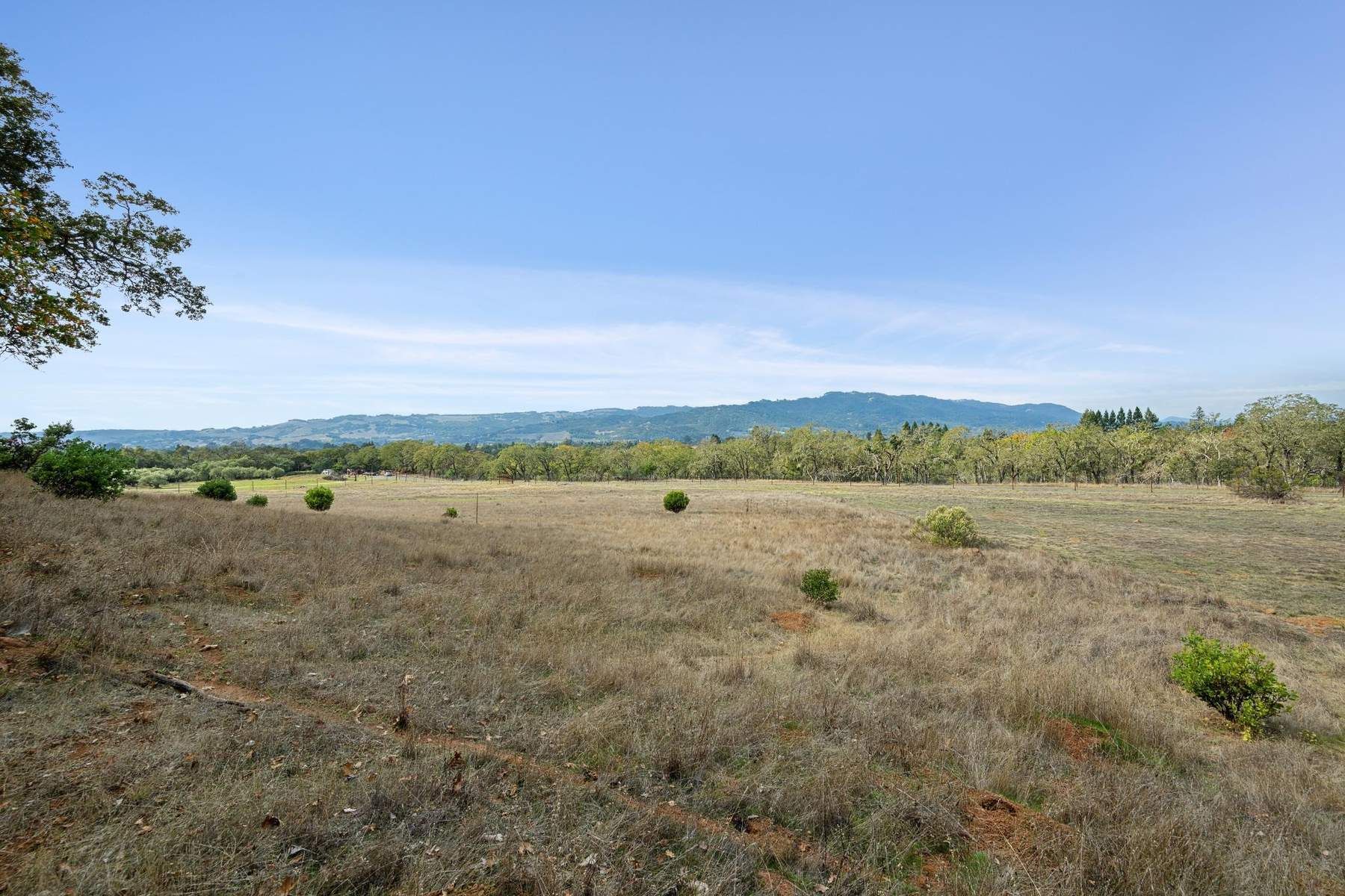 18644 Lomita Avenue, Sonoma, CA 95476