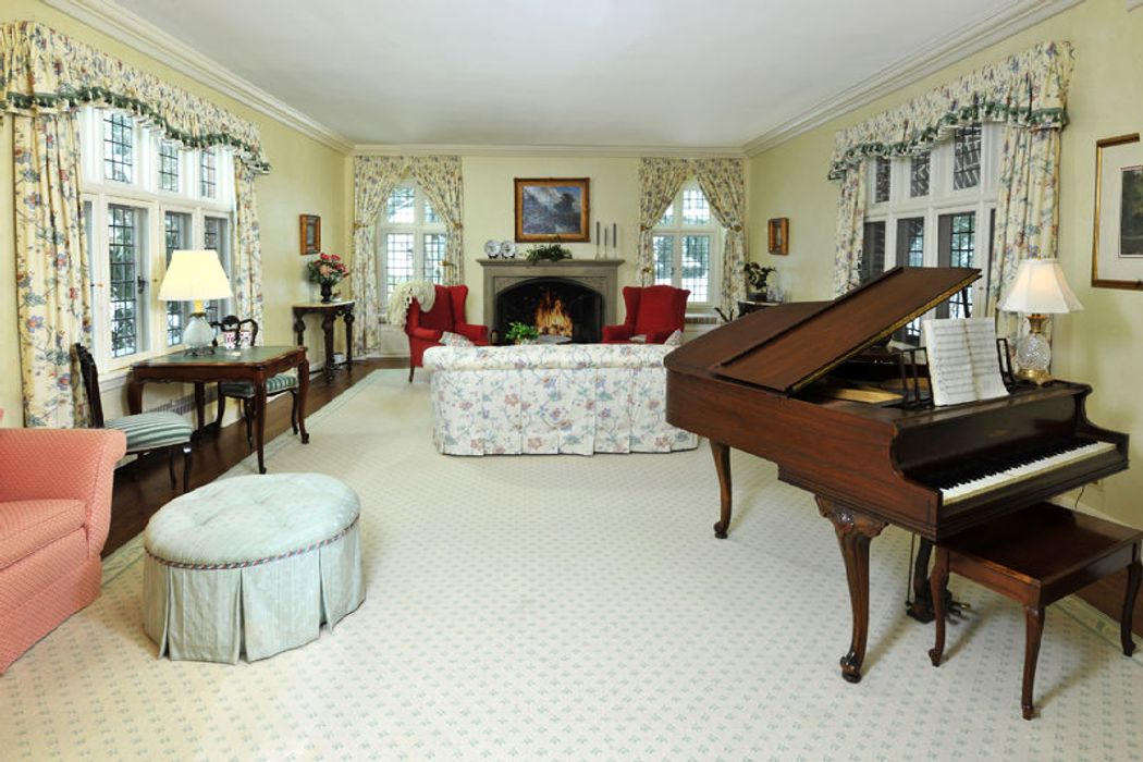 2 Walsh Lane, Greenwich, CT 06830 Sotheby's International Realty, Inc.