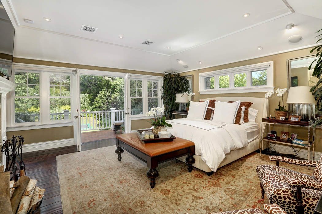 1262 Moraga Drive, Los Angeles, CA 90049 Sotheby's International