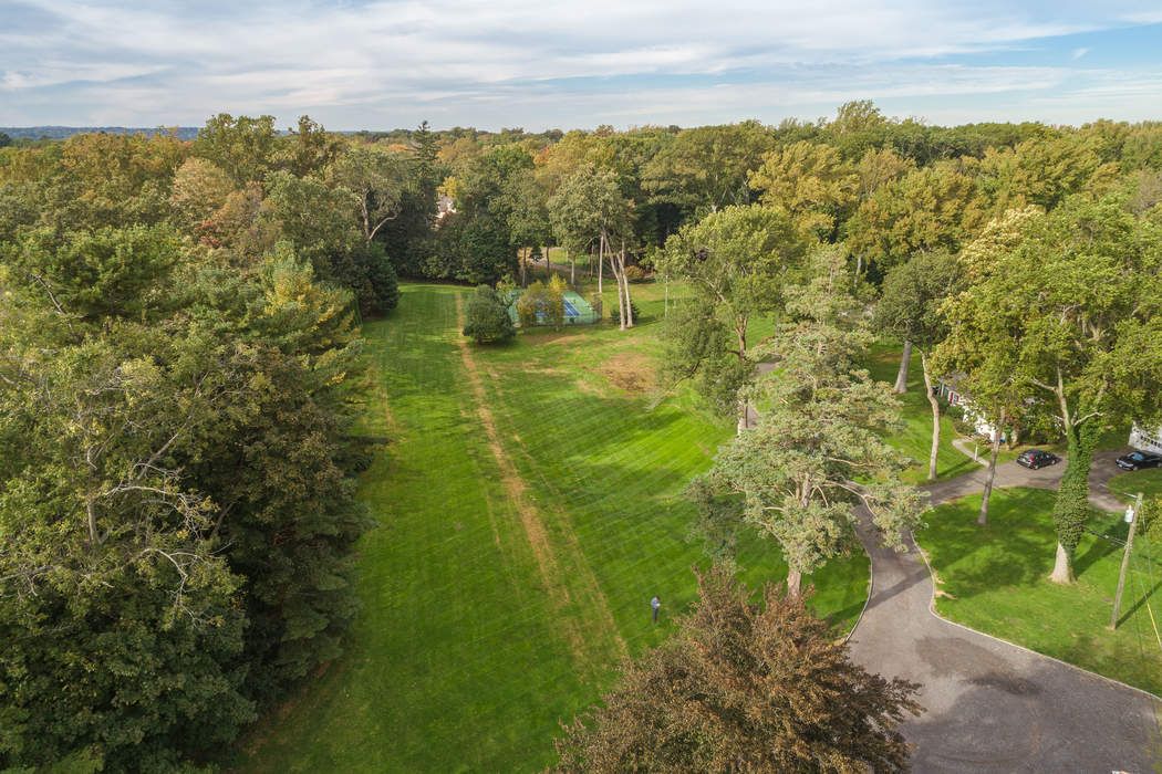 91 Indian Head Road, Riverside, CT 06878 Sotheby's International