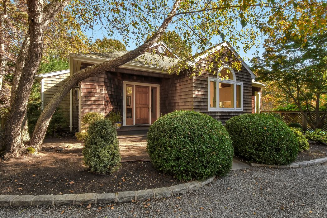 Ideal Vacation Getaway in East Hampton East Hampton, NY 11937 Sotheby's International Realty, Inc.