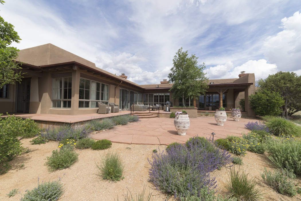 150 Paseo Aragon, Santa Fe, NM 87506 Sotheby's International Realty, Inc.