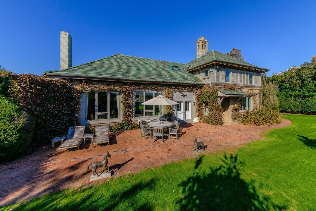 328 Gin Lane, Southampton, NY 11968 Sotheby's International Realty, Inc.