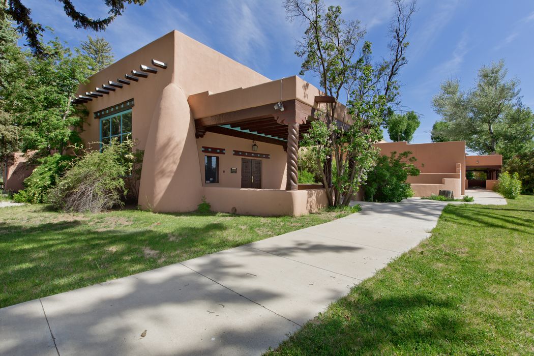 El Rancho De La Mariposa, Taos, NM 87571 Sotheby's International