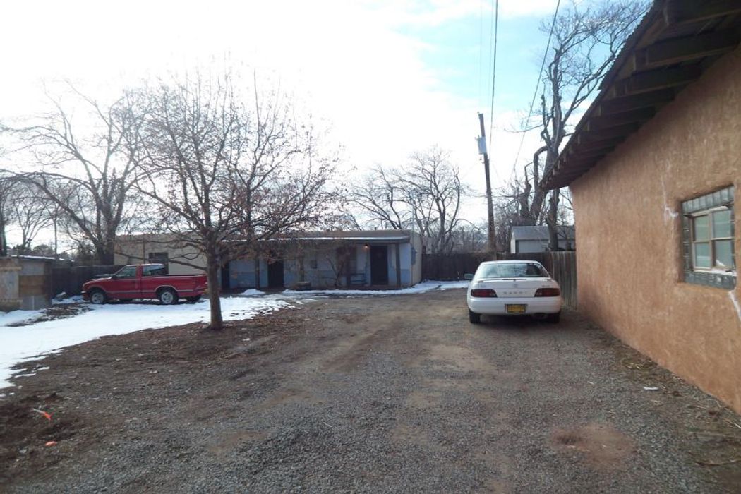 224 Maynard St, Santa Fe, NM 87501 Sotheby's International Realty, Inc.