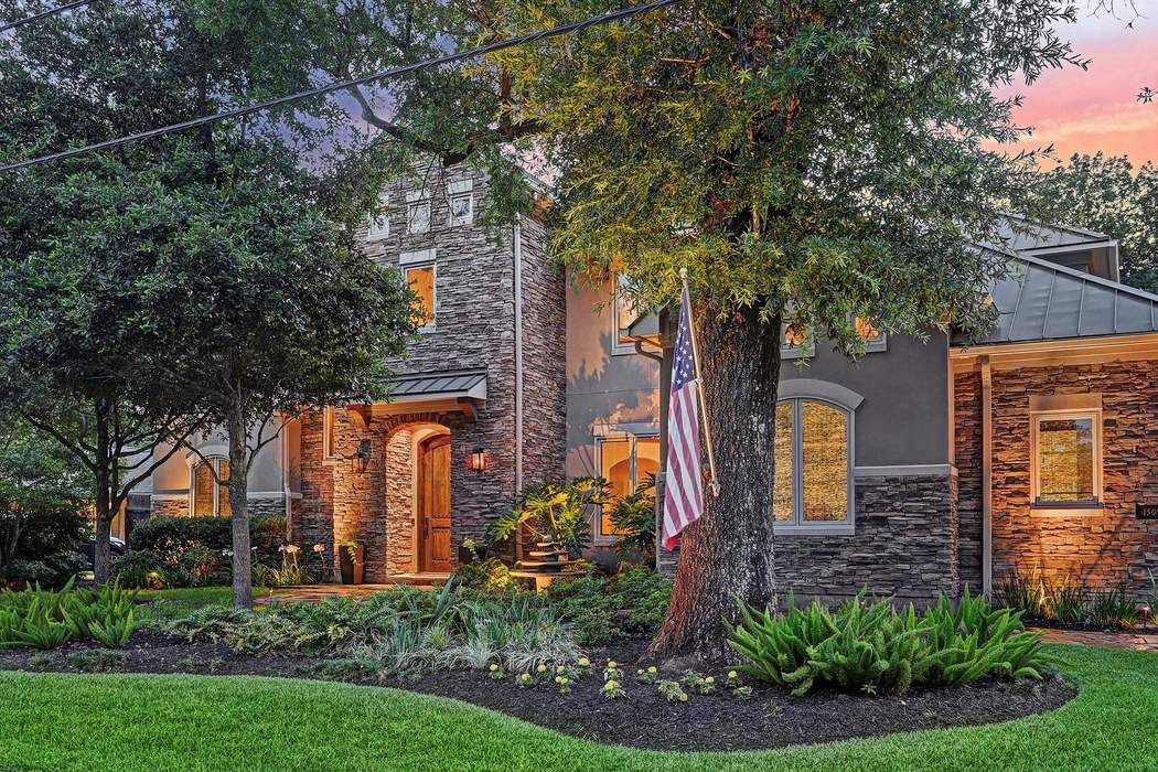 1509 Monarch Oaks, Houston, TX 77055 Martha Turner Sotheby's International Realty, Inc.