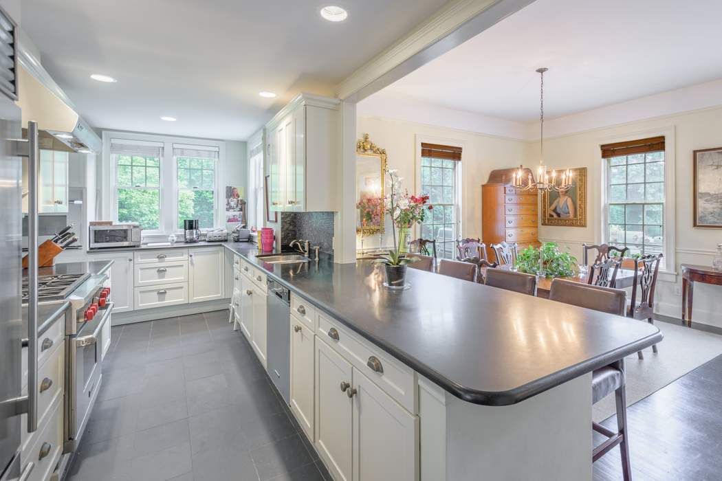 217 Windmill Lane, Southampton, NY 11968 Sotheby's International