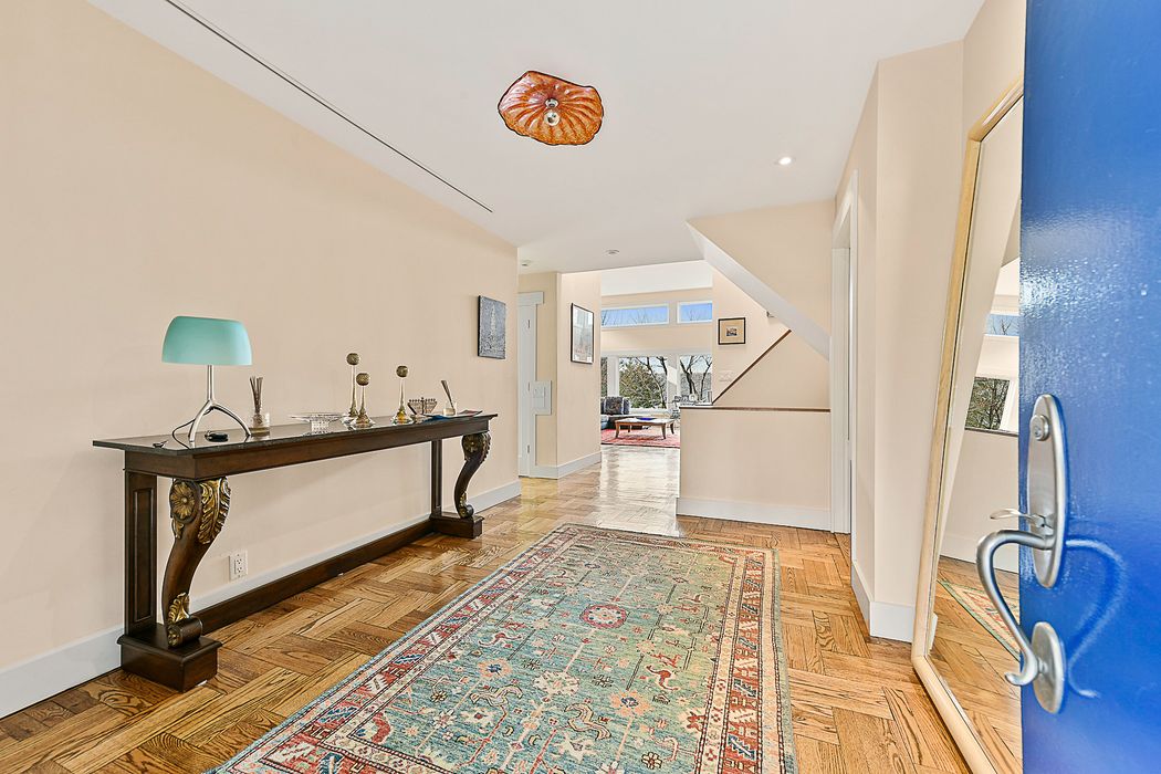 27 Sigma Place, Riverdale, NY 10471 Sotheby's International Realty, Inc.