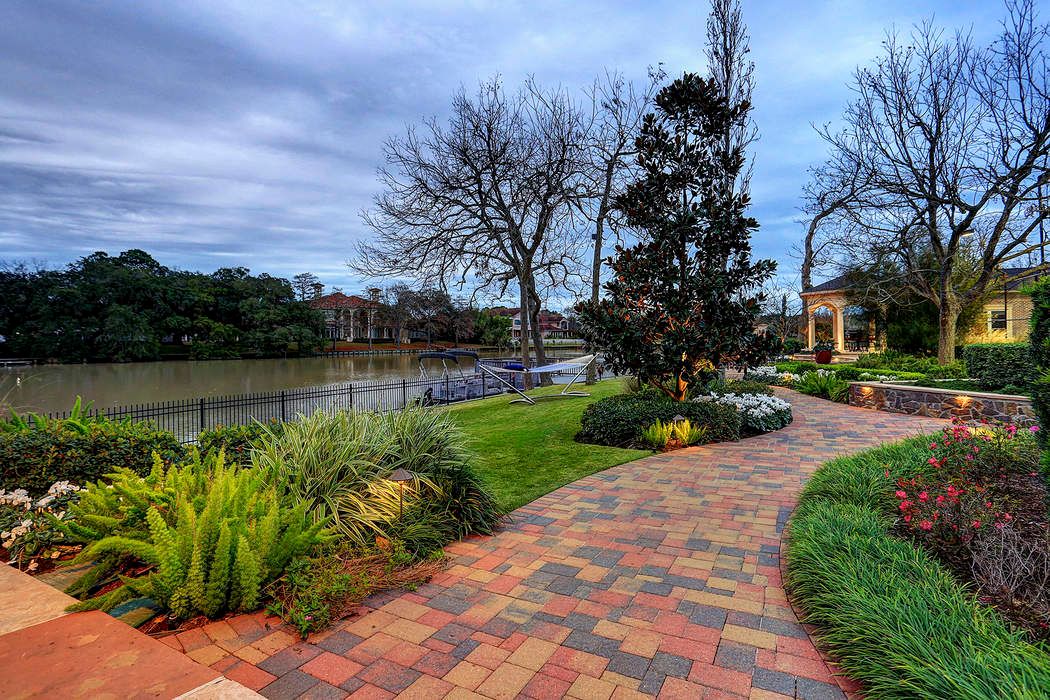 7 Paradise Point, Sugar Land, TX 77478 Martha Turner Sotheby's