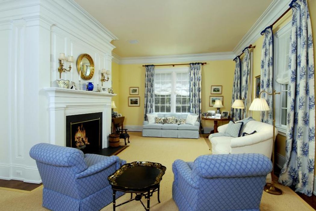 18 Edson Lane, Greenwich, CT 06830 Sotheby's International Realty, Inc.