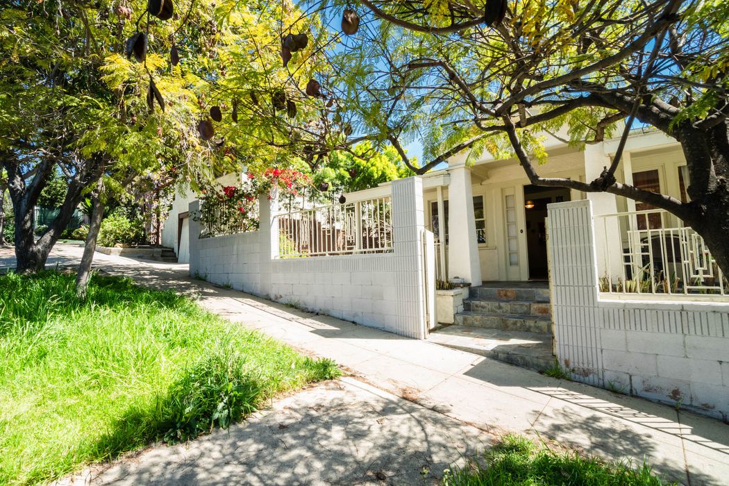 908 Manzanita Street, Los Angeles, CA 90029 Sotheby's International