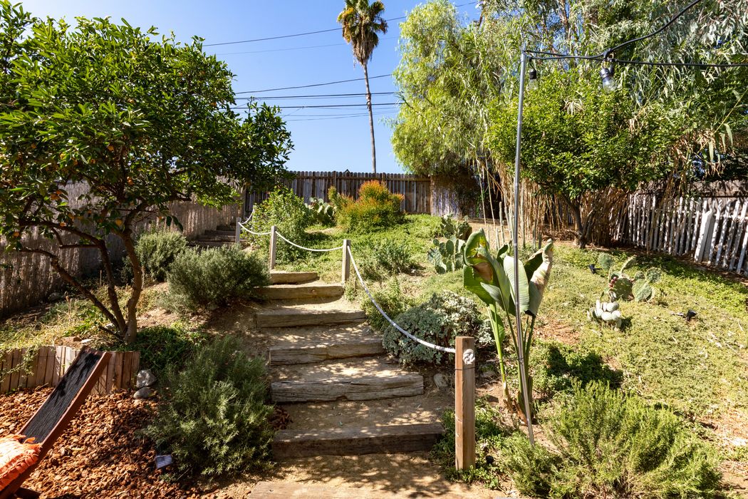 915 Palm View Drive Los Angeles, CA 90042