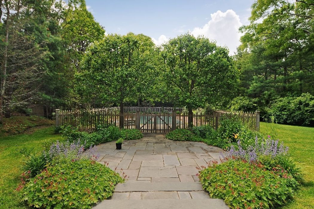 WAINSCOTT TRADITIONAL Wainscott, NY 11975 Sotheby's International