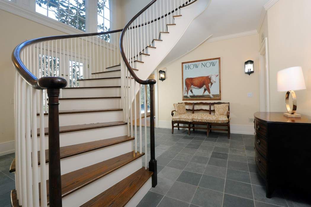 11 Laurel Lane, Greenwich, CT 06830 Sotheby's International Realty, Inc.