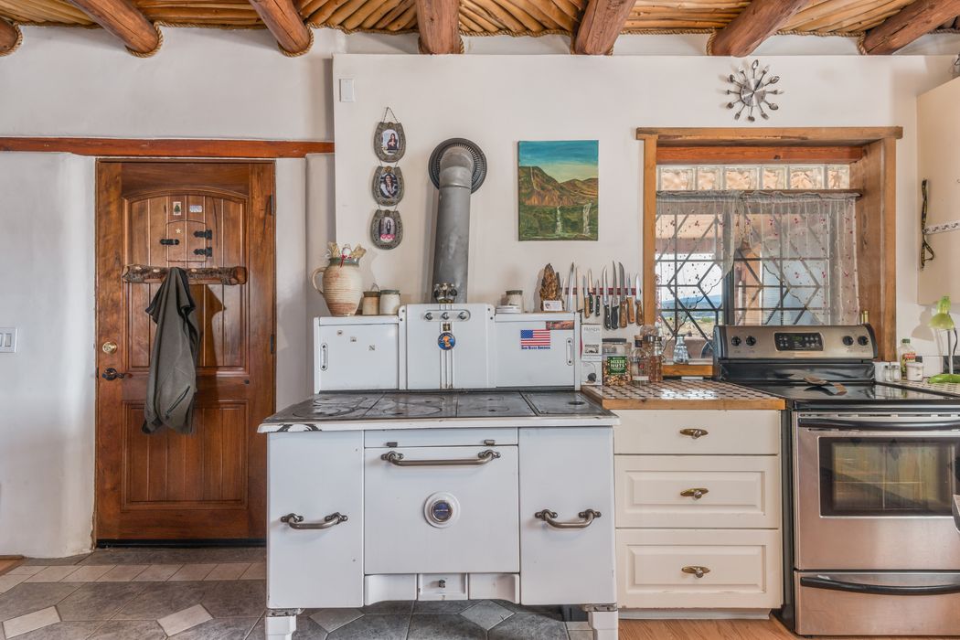 33 Private Drive 1613a, Medanales, NM 87548 Sotheby's International