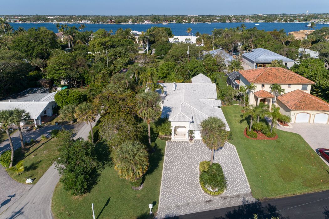 433 S Atlantic Drive, Hypoluxo Island, FL 33462 Sotheby's