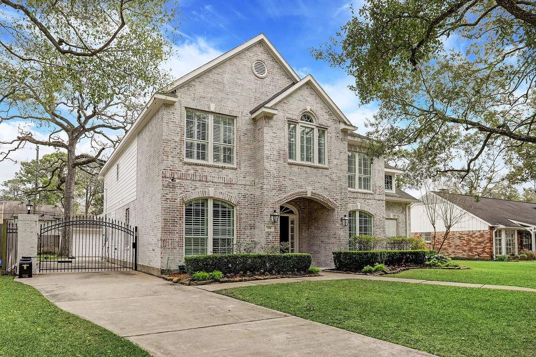 258 Plantation Road, Bunker Hill Village, TX 77024 Martha Turner
