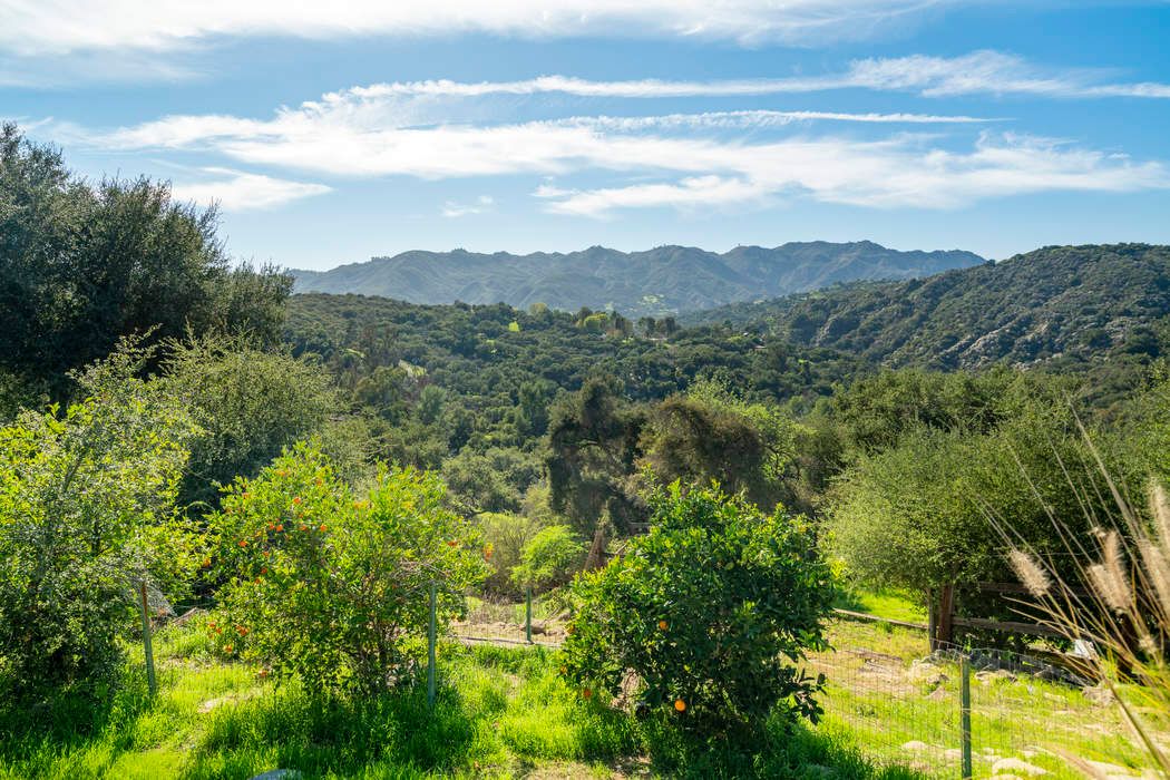 20756 Hillside Dr Topanga, CA 90290