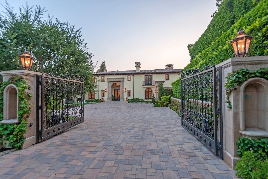 1141 Summit Drive, Beverly Hills, CA 90210 Sotheby's International