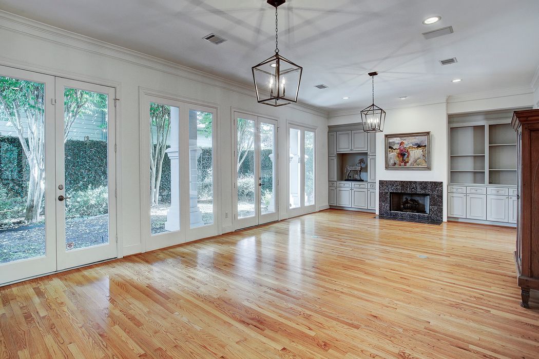 1338 Banks Street Houston Tx 77006 Sotheby S International