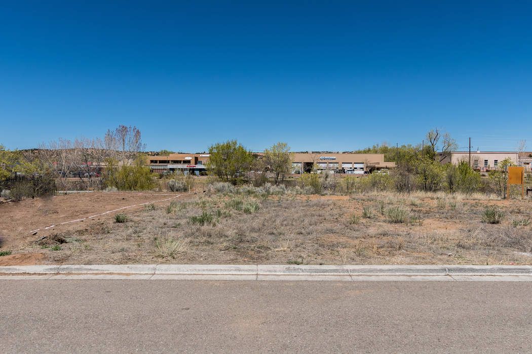 927e Alto St, Santa Fe, NM 87501 Sotheby's International Realty, Inc.