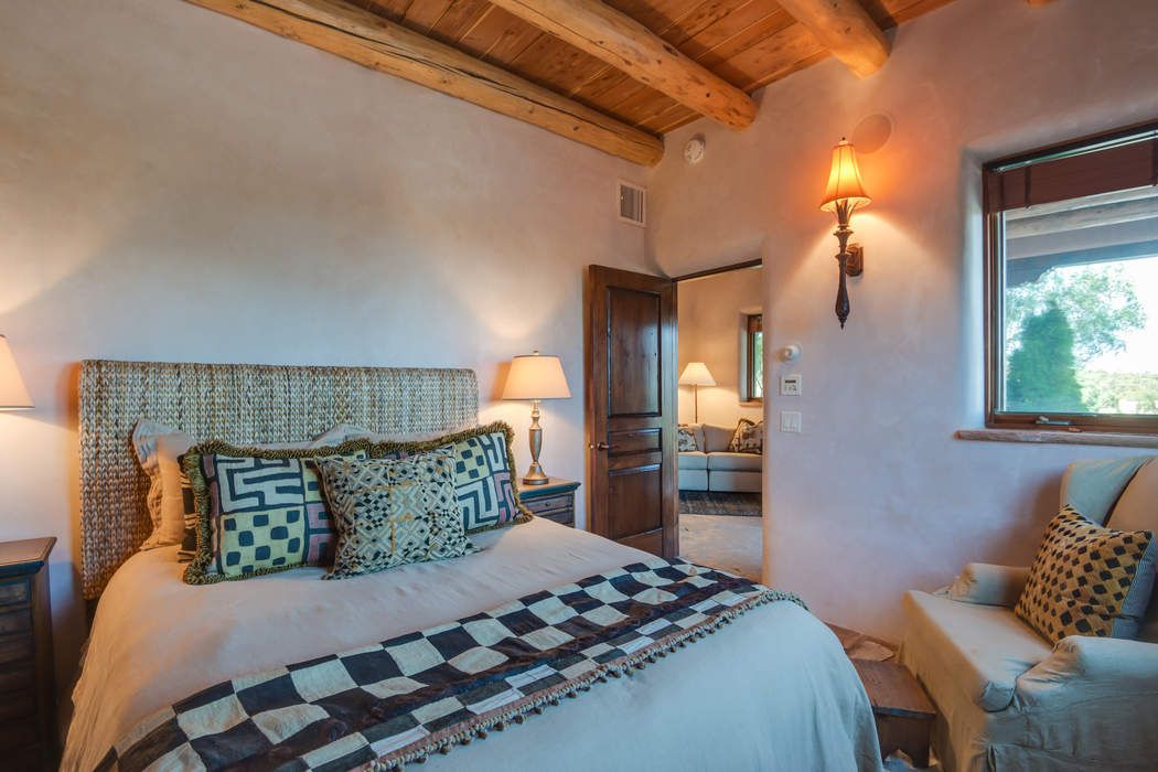 1062 Sierra Del Norte, Santa Fe, NM 87501 Sotheby's International