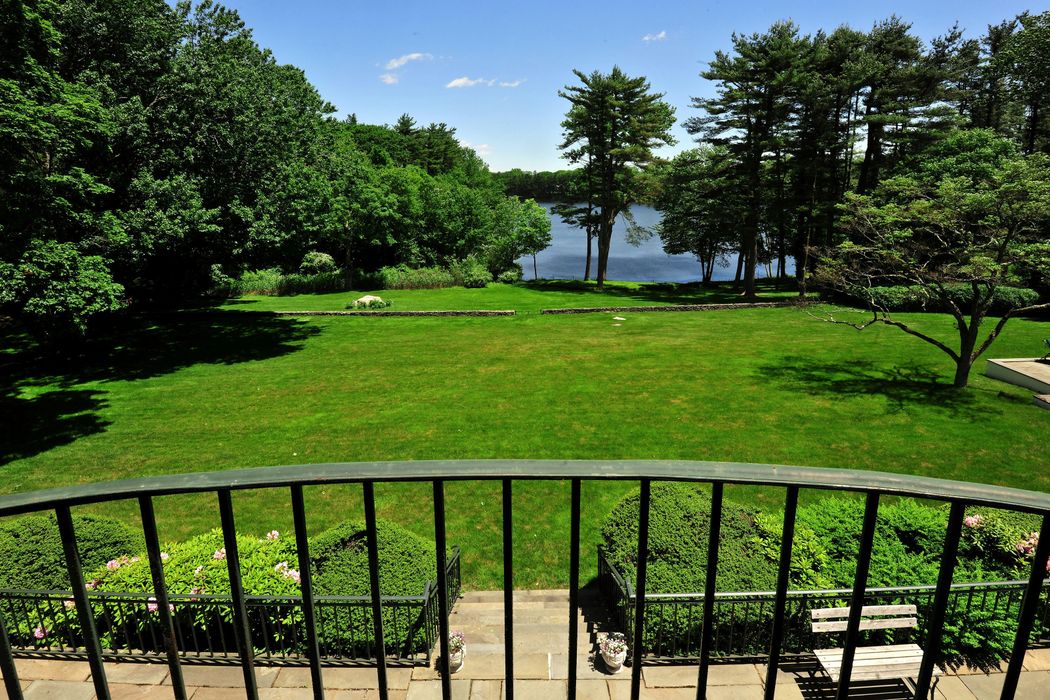 Lakeside Estate Greenwich, CT 06830 Sotheby's International Realty, Inc.