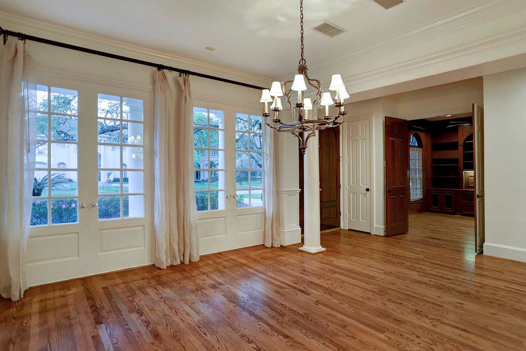 5090 Cedar Creek Drive Houston Tx 77056 Sotheby S