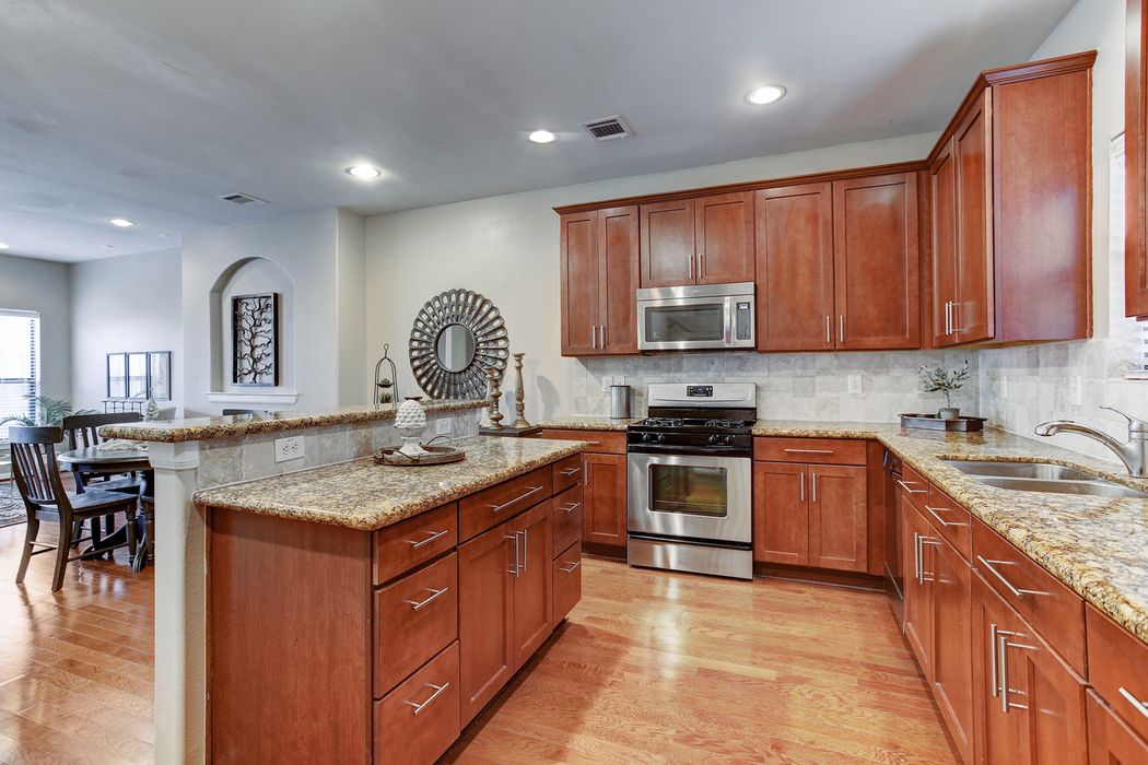 4411 Koehler Street Unit F Houston Tx 77007 Sotheby S