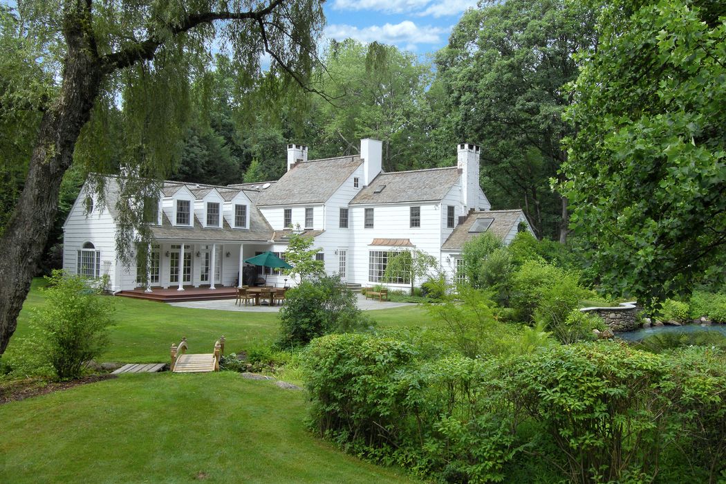 103 Husted Lane, Greenwich, CT 06830 Sotheby's International Realty, Inc.