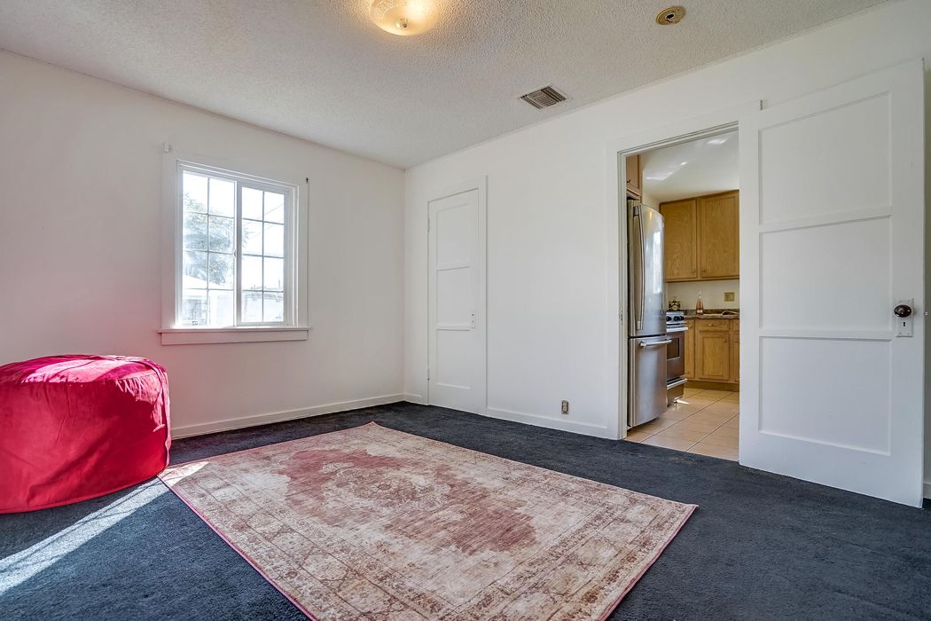 2134 El Sereno Avenue Altadena, CA 91001