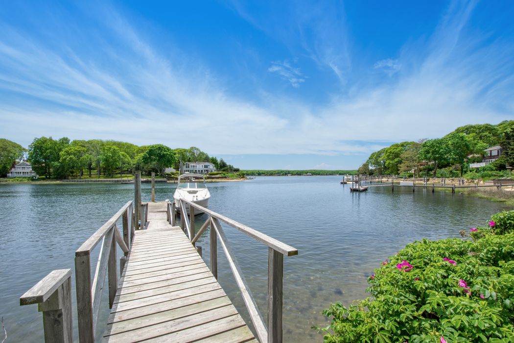 28 Bay View Drive East, Sag Harbor, NY 11963 Sotheby's International