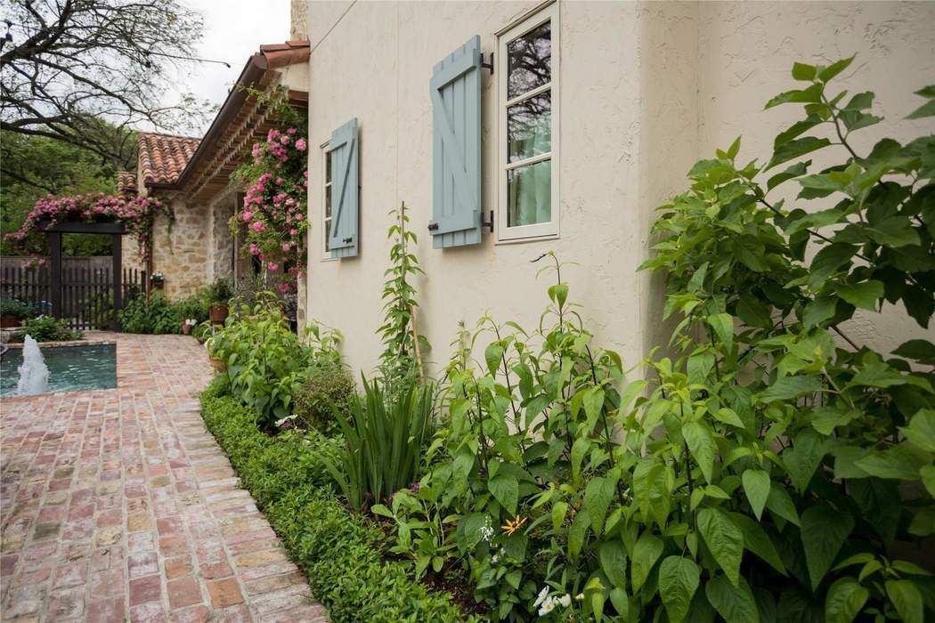 1916 Kirby Drive, Houston, TX 77019 Martha Turner Sotheby's