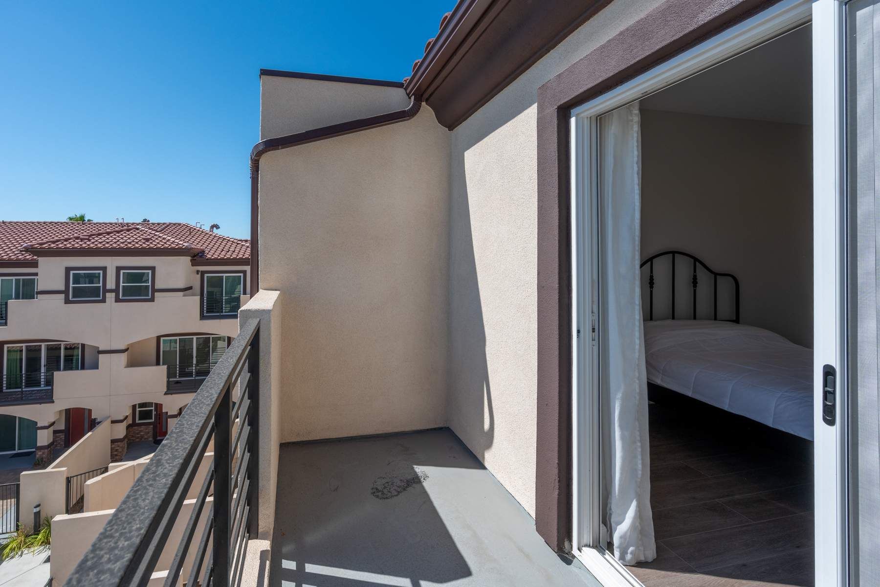 906 Warwick Avenue, Thousand Oaks, CA 91360