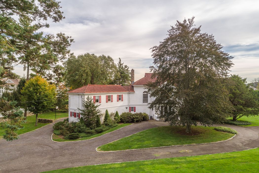 91 Indian Head Road, Riverside, CT 06878 Sotheby's International