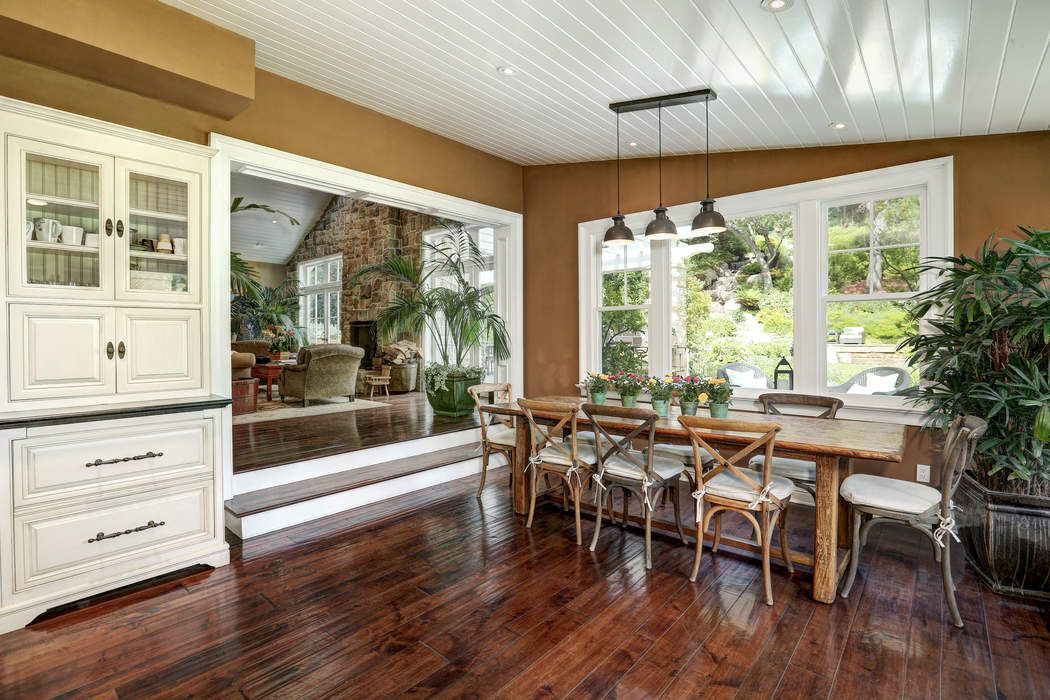 1262 Moraga Drive, Los Angeles, CA 90049 Sotheby's International