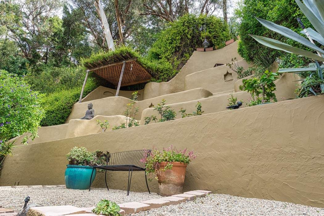 2763 Outpost Drive Los Angeles, CA 90068