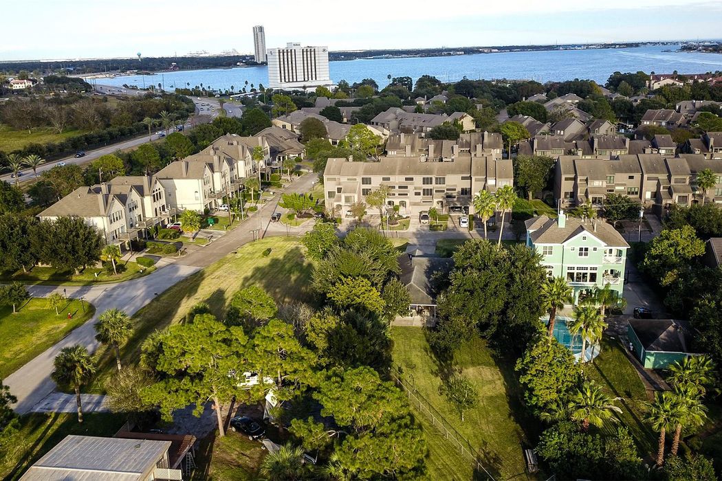 110 Sandy Cove, Nassau Bay, TX 77058 Martha Turner Sotheby's